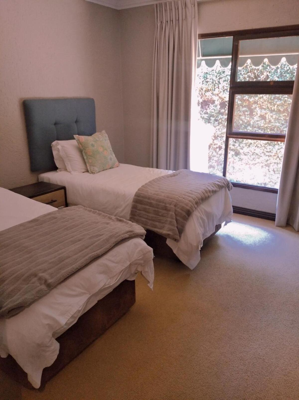 Pecanwood Relaxing Villa 5 Bedroom With Pool Hartbeespoort Luaran gambar