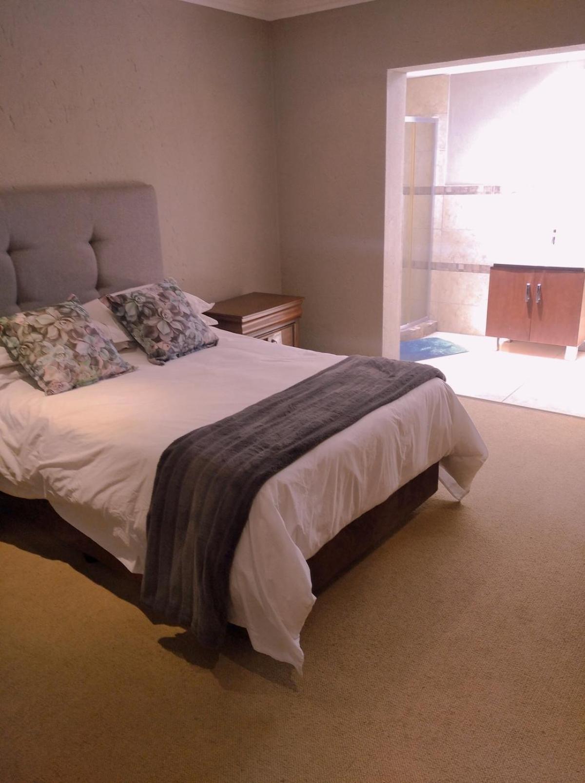 Pecanwood Relaxing Villa 5 Bedroom With Pool Hartbeespoort Luaran gambar