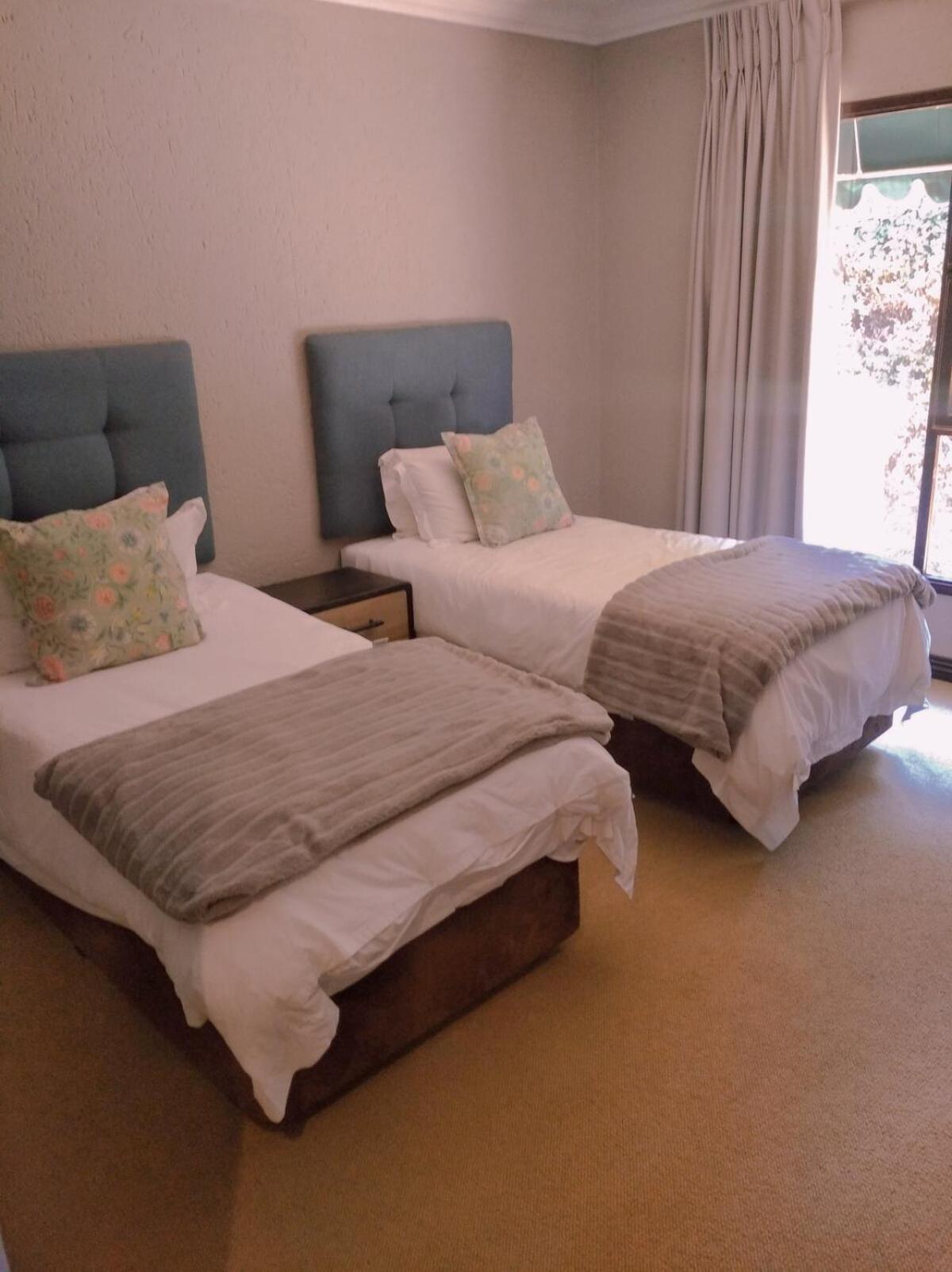 Pecanwood Relaxing Villa 5 Bedroom With Pool Hartbeespoort Luaran gambar