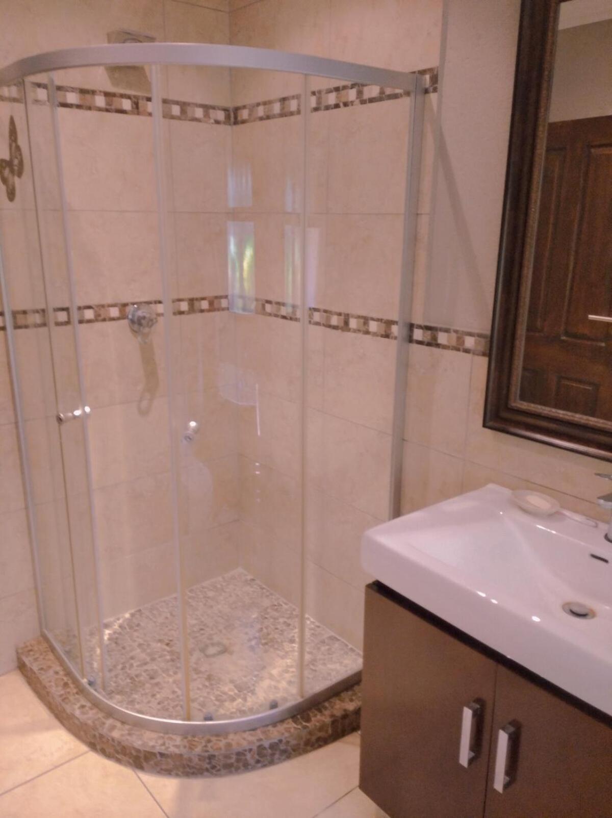 Pecanwood Relaxing Villa 5 Bedroom With Pool Hartbeespoort Luaran gambar
